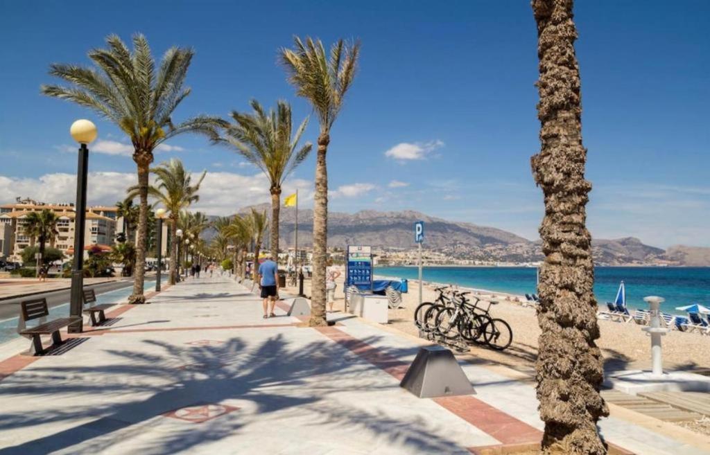 Bright Sunny Albir Beach Apartment Альбир Экстерьер фото