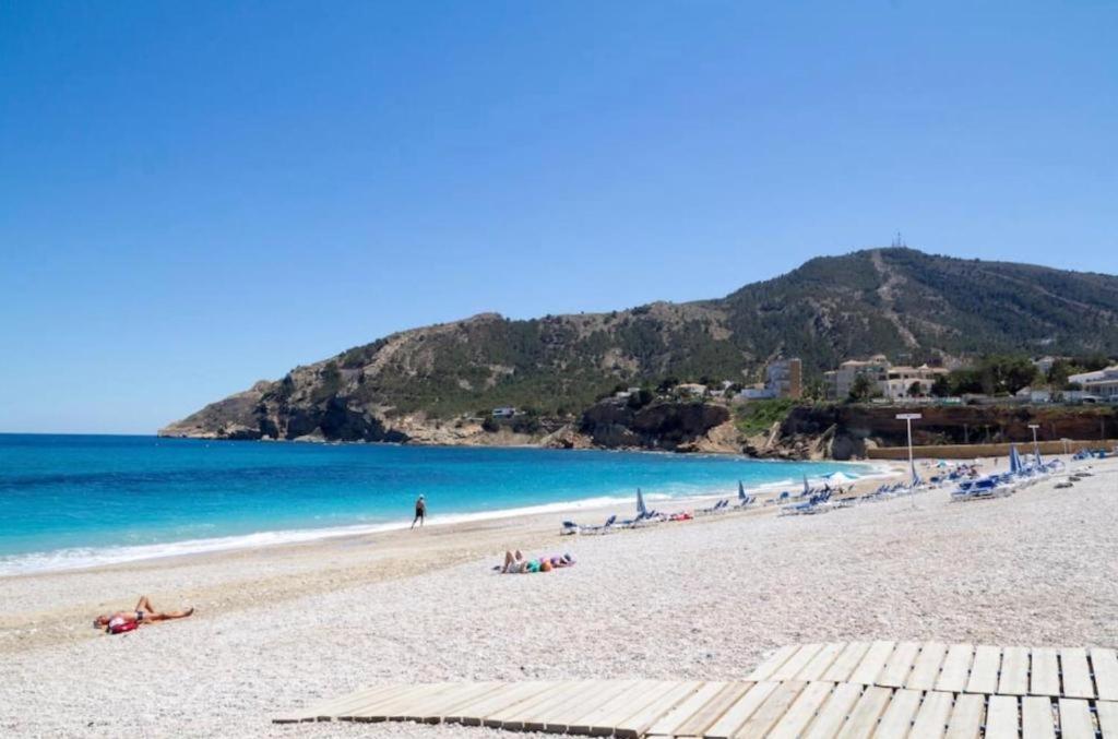Bright Sunny Albir Beach Apartment Альбир Экстерьер фото