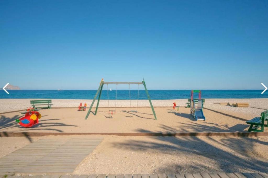 Bright Sunny Albir Beach Apartment Альбир Экстерьер фото