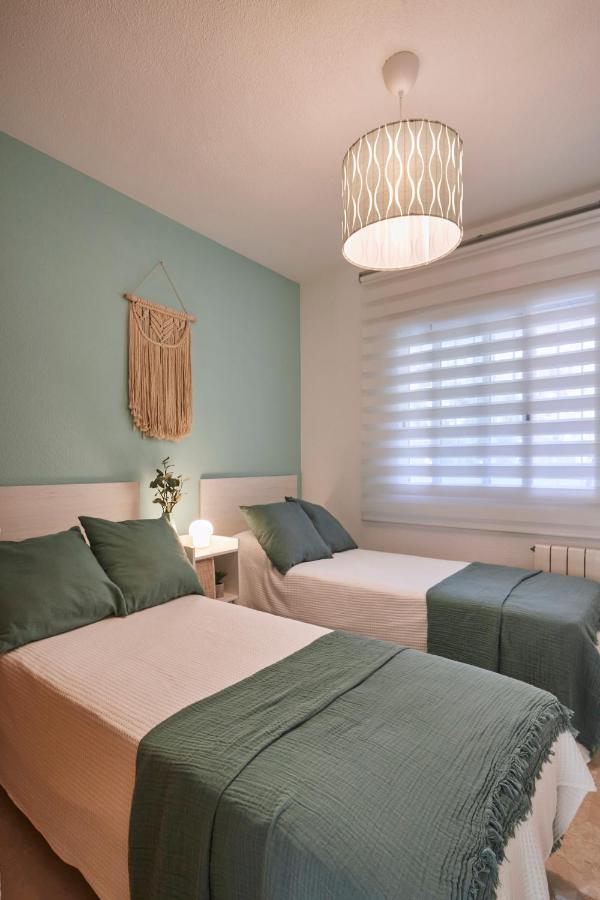 Bright Sunny Albir Beach Apartment Альбир Экстерьер фото