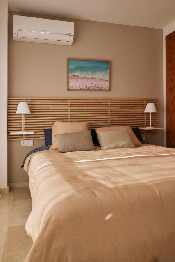 Bright Sunny Albir Beach Apartment Альбир Экстерьер фото