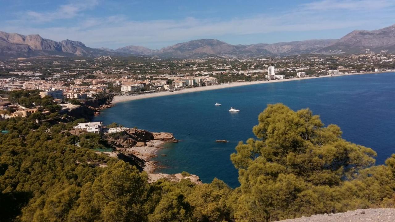 Bright Sunny Albir Beach Apartment Альбир Экстерьер фото